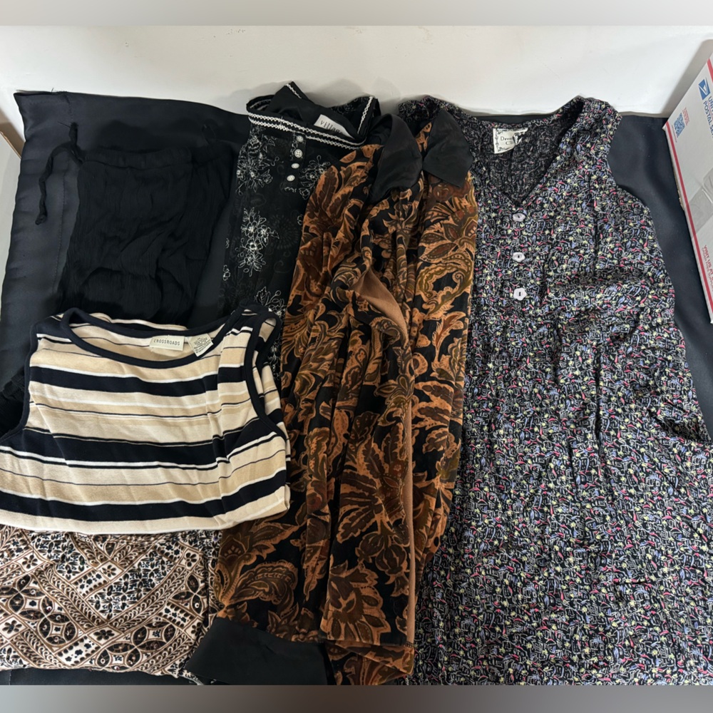 Bundle as is women medium clothing bundle